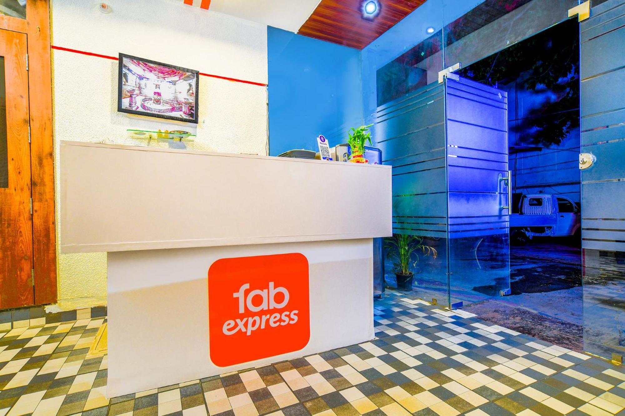 Hotel Fabexpress Regal 3*